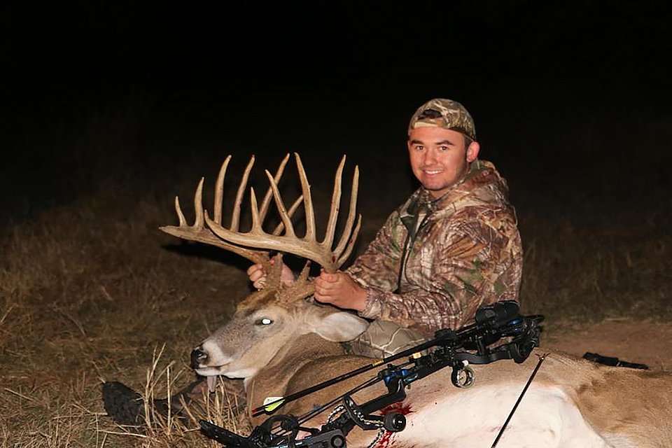 Archery hunter shoots massive 16-point buck