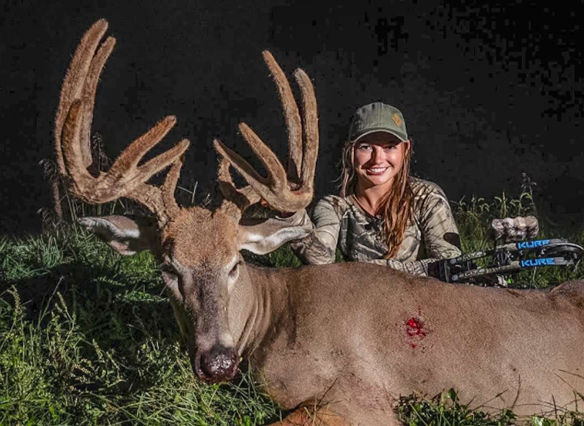Hannah Barron poses with her full-velvet Kentucky buck. (Hannah Barron photo) Hannah Barron poses with her full-velvet Kentucky buck. (Hannah Barron photo)
