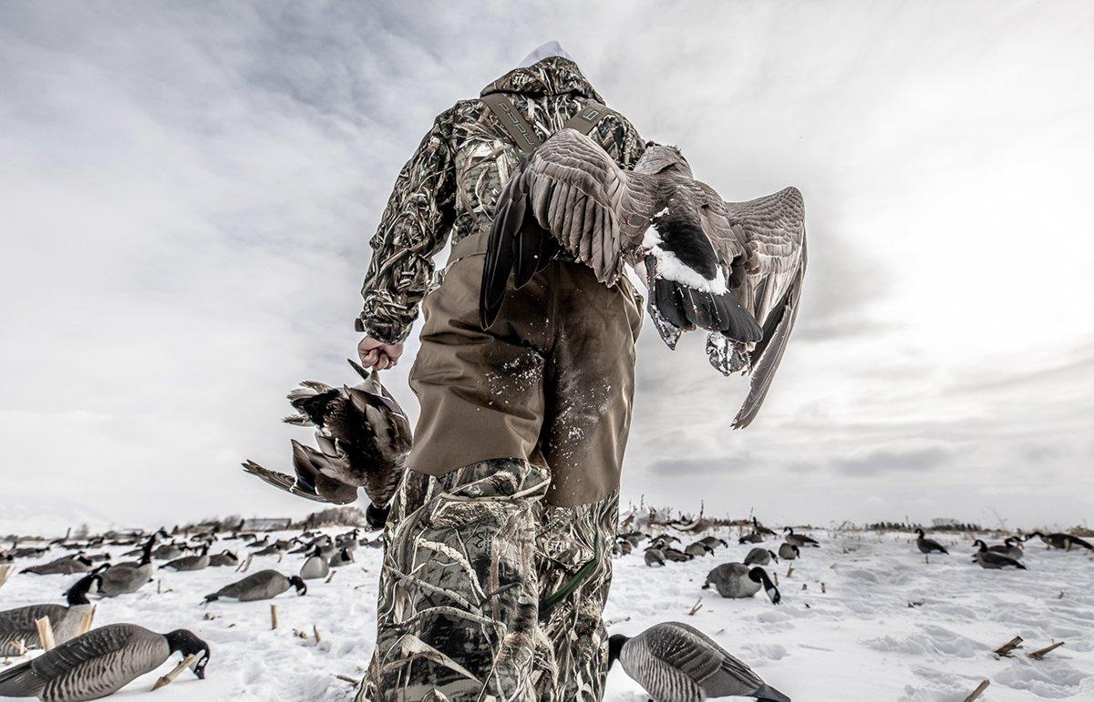 Duck Hunting in FRIGID Conditions!