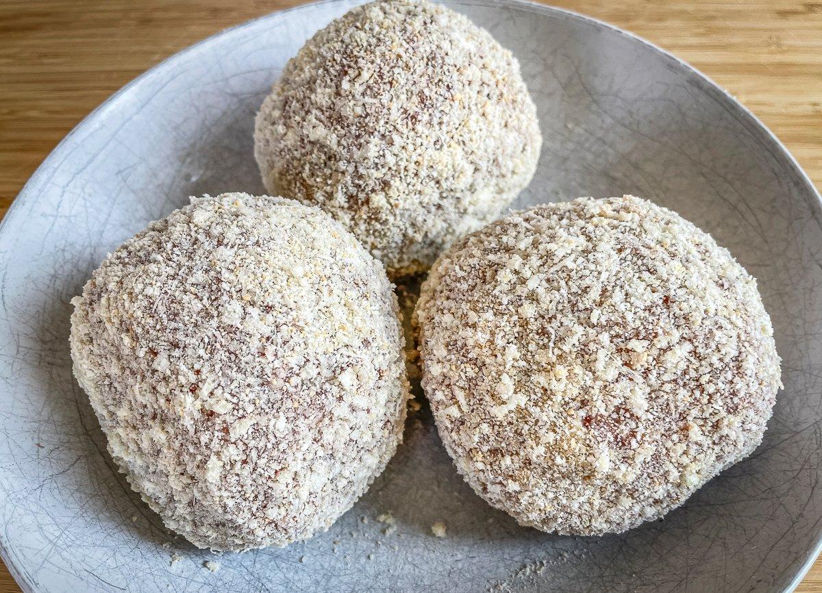 Rest the balls to allow the spaghetti to start to thaw, then roll gently in panko bread crumbs to coat.