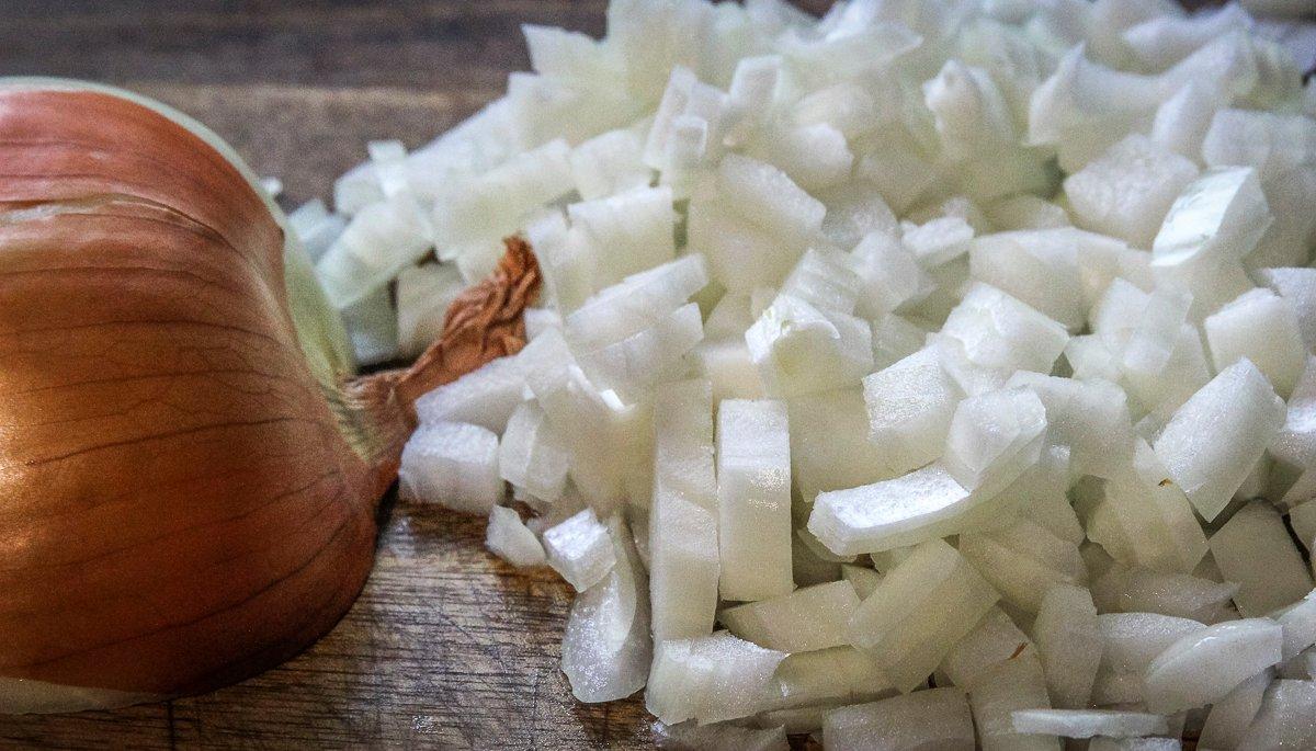 Finely chop the Vidalia onion.