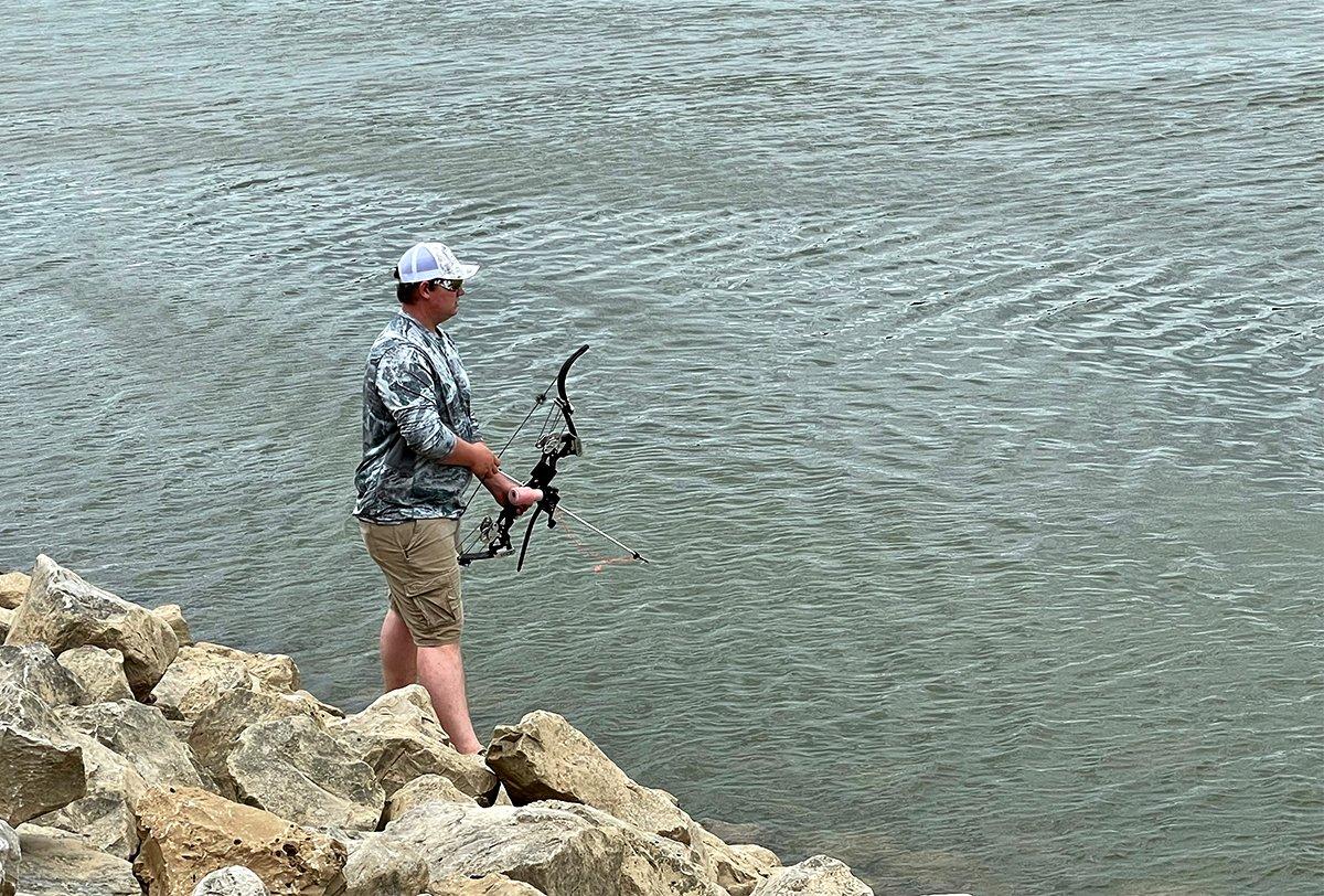 A fishing reel is an integral part of a bowfishing setup. Reels