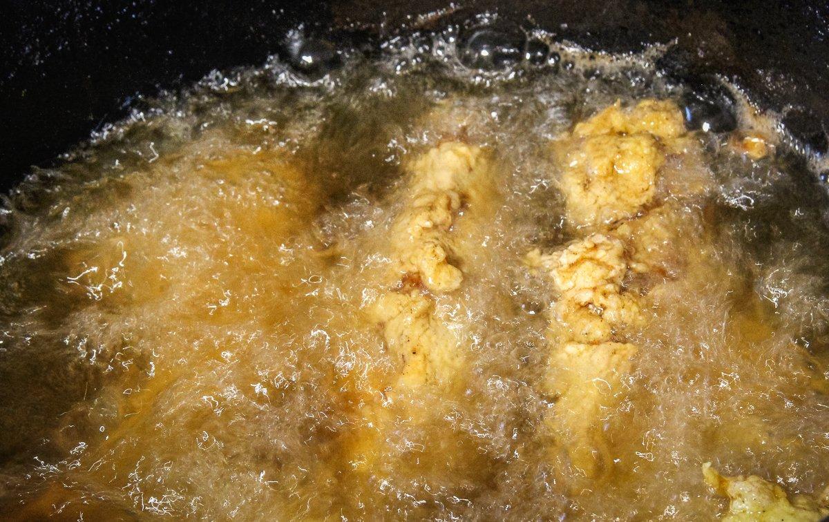 Deep-fry the rabbit in peanut oil until crisp and golden.