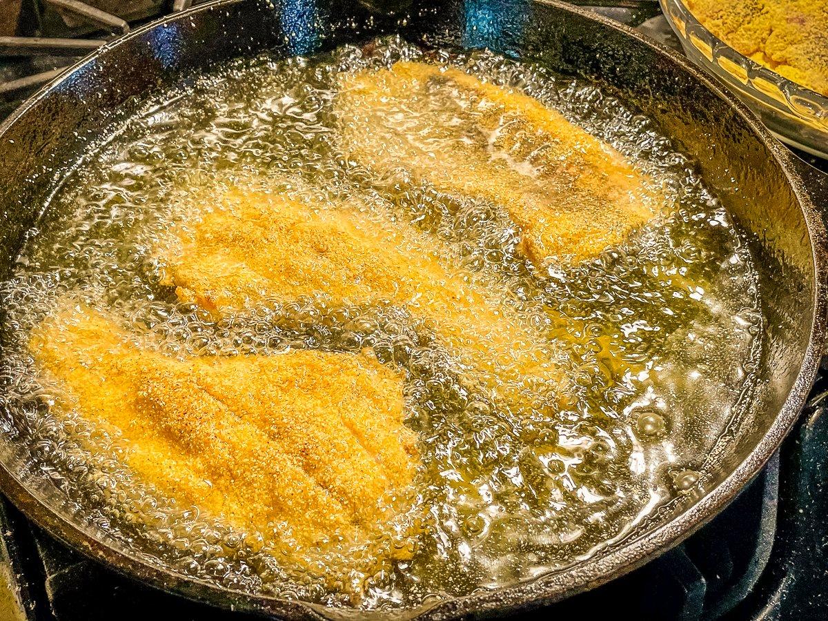 Fry the mullet in peanut oil.
