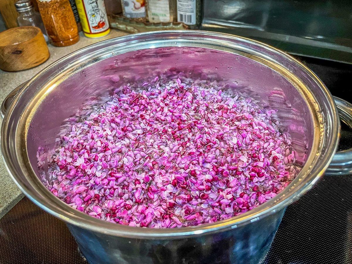 Bring the blossoms to a light boil, then reduce the heat and simmer.