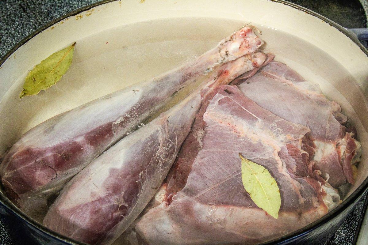 Cover the turkey meat with cold water, add bay leaves and salt, then simmer until tender.
