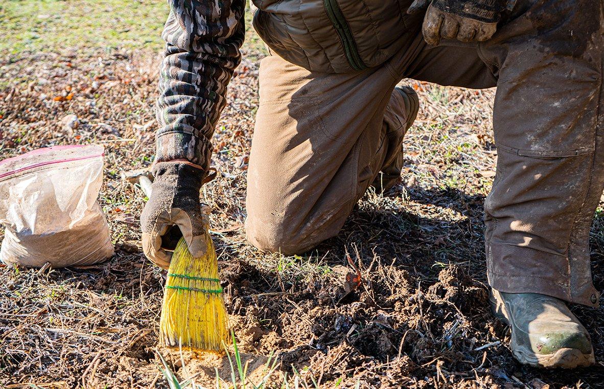 Coyote Trapping How to Make Waxed Dirt Realtree Camo