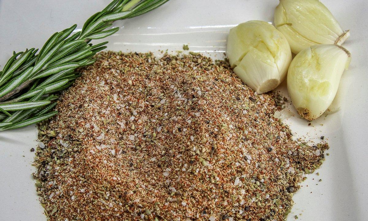 Blend the seasonings and dried herbs.