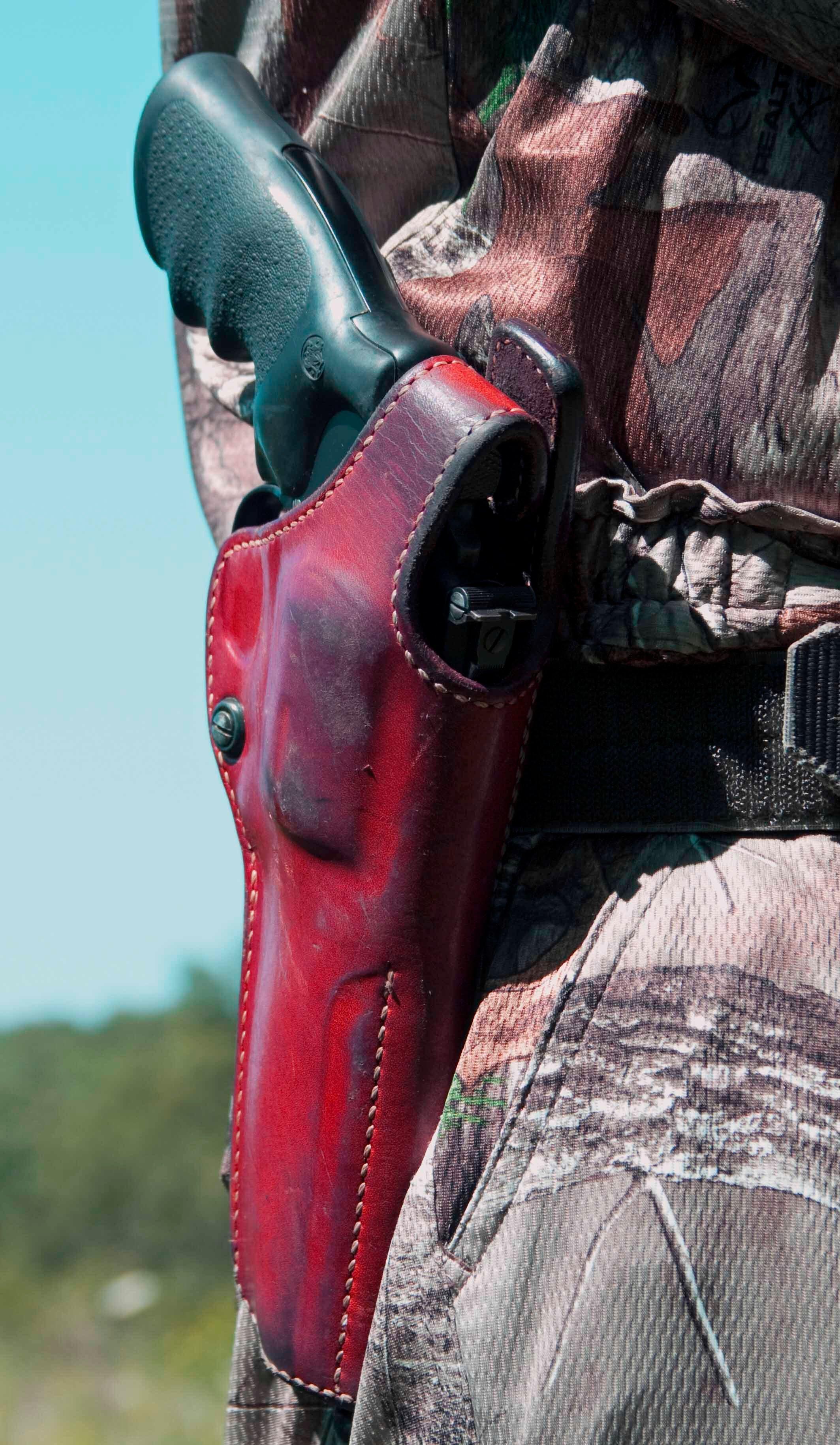 Alaska Hunter Hip Holster, a leather gun holster designed to work