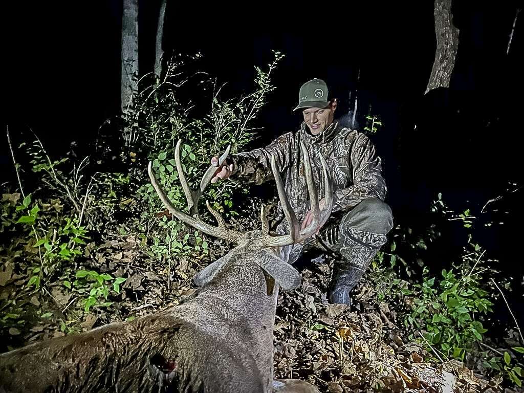 Kamps' huge 8-pointer has it all, including long beams, long tines, a great spread and outstanding mass. Image courtesy of Justin Kamps Kamps' huge 8-pointer has it all, including long beams, long tines, a great spread and outstanding mass. Image courtesy of Justin Kamps