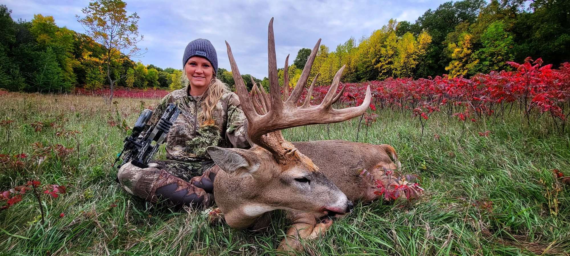 Wildlife artist Nicole Larson and her monster Minnesota buck. Image courtesy of Nicole Larson