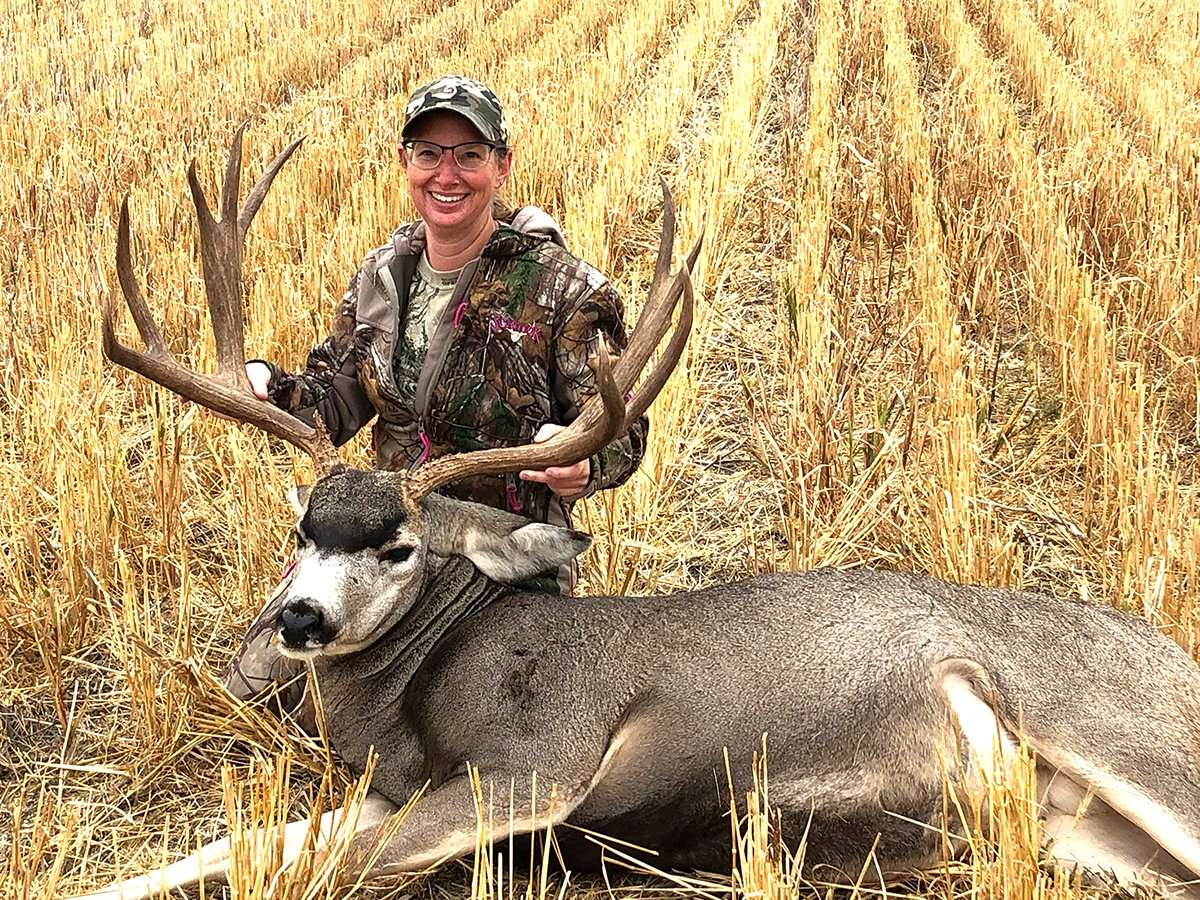 Mass, width, and height — Lee Anna Lenius' 2022 Saskatchewan muzzleloader muley buck, which she shot opening morning, has it all, which explains her huge smile. Image courtesy of Jason and Lee Anna Lenius