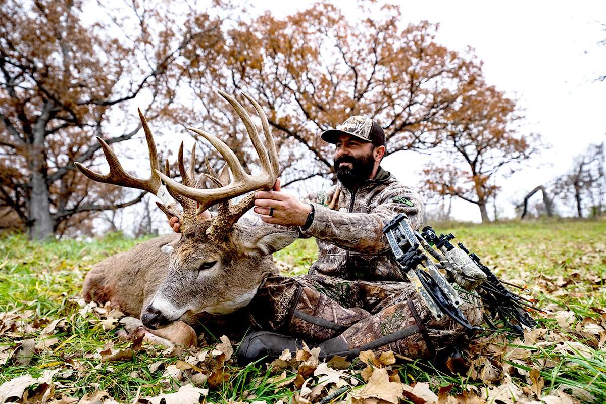 Reed arrowed this buck on Nov. 10, 2021, with his Hoyt Carbon RX-5. Image by Midwest Whitetail Reed arrowed this buck on Nov. 10, 2021, with his Hoyt Carbon RX-5. Image by Midwest Whitetail