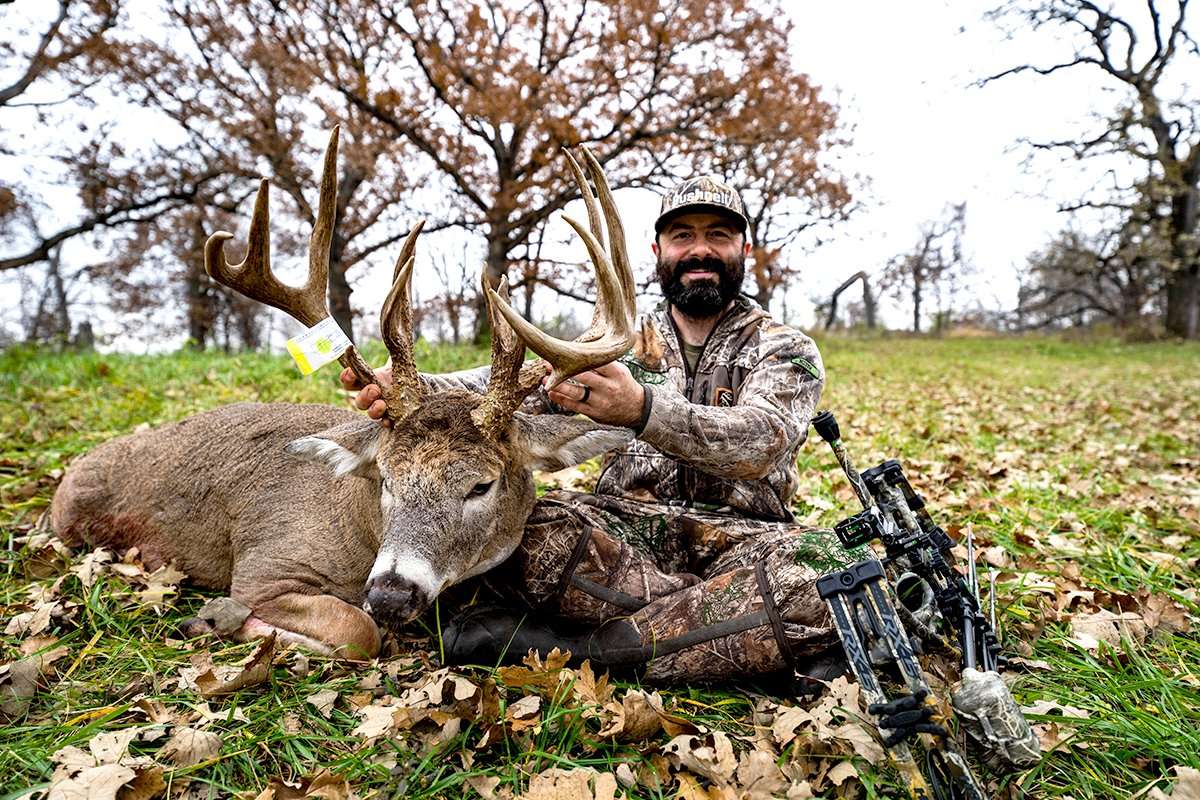 Mike Reed's Iowa buck scored 184 5/8 inches. Image by Midwest Whitetail Mike Reed's Iowa buck scored 184 5/8 inches. Image by Midwest Whitetail