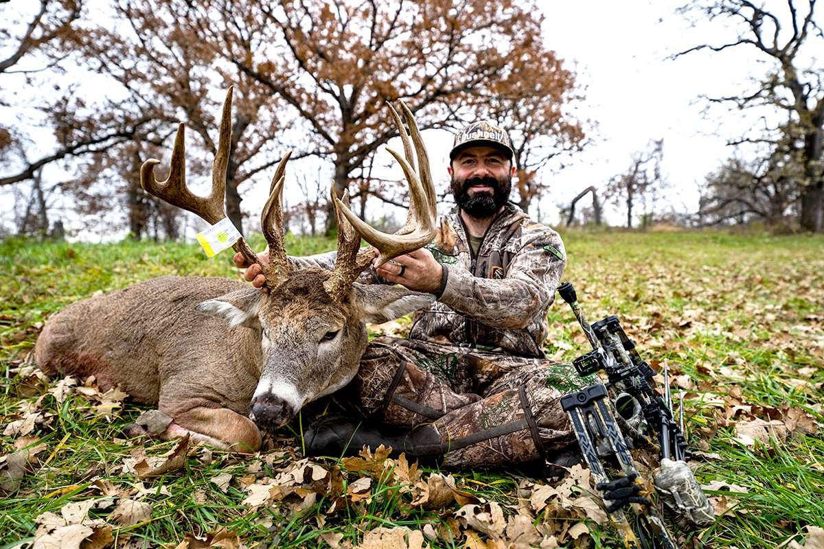 Mike Reed's Iowa buck scored 184 5/8 inches. Image by Midwest Whitetail