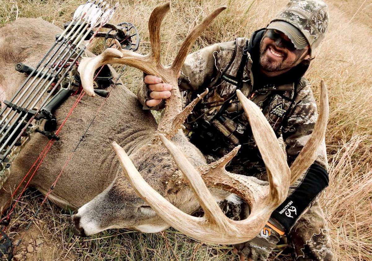 Nate Hosie's 2020 Kansas buck has it all. It sports impressive antler mass, beams, tine length, and more. (HeadHunters TV photo) Nate Hosie's 2020 Kansas buck has it all. It sports impressive antler mass, beams, tine length, and more. (HeadHunters TV photo)