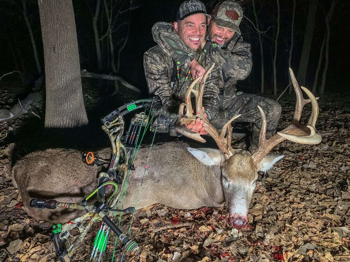 Waddell and Mundt celebrate the giant deer. (Bone Collector photo)