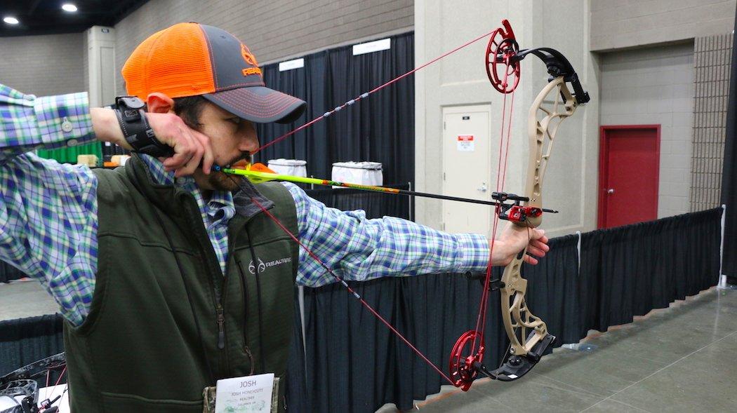 Phantom Hoodie – Hoyt Archery