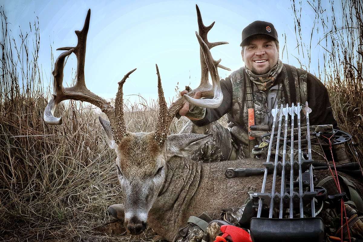 Rarely do main-frame 8-pointers get this big. (HeadHunters TV photo)