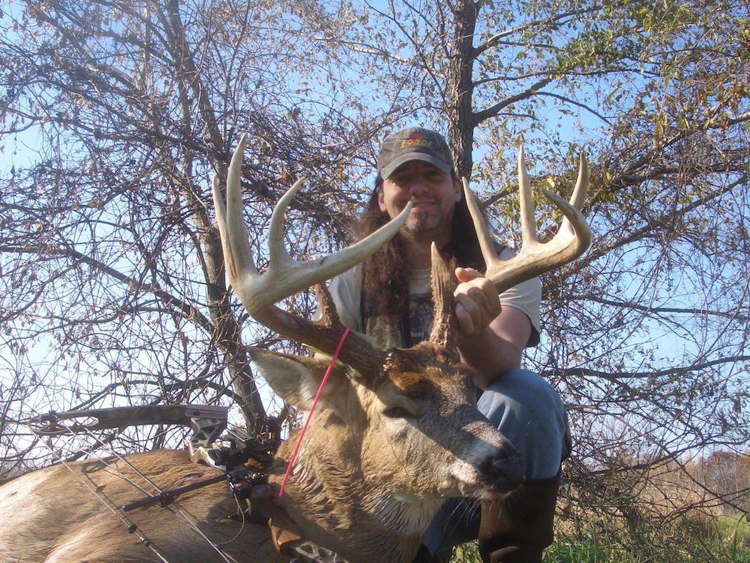 The author with a dandy buck. (Dan Infalt photo)