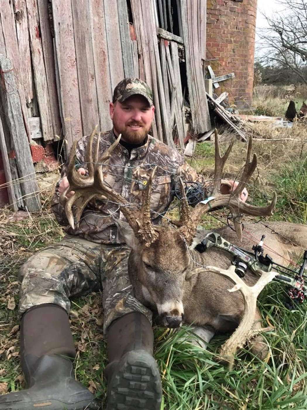 Another look at this amazing whitetail. What would you do if this came walking through the brush toward you? (Adam Cartright photo)