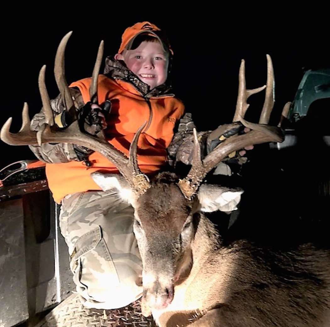 Landon Smith proudly shows off his 181-inch Kentucky buck. (Smith photo) Landon Smith proudly shows off his 181-inch Kentucky buck. (Smith photo)