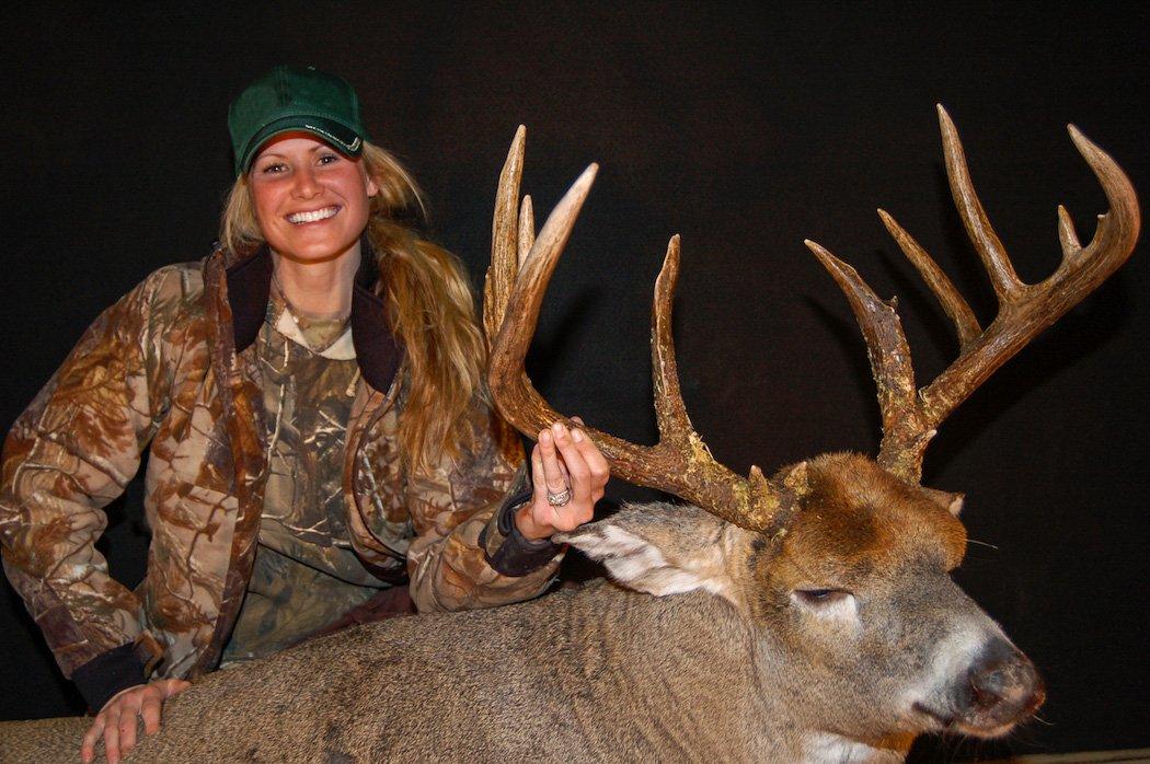 Realtree pro staffer Rachelle Hedrick shows off a massive Canada buck. (Josh Hedrick photo)