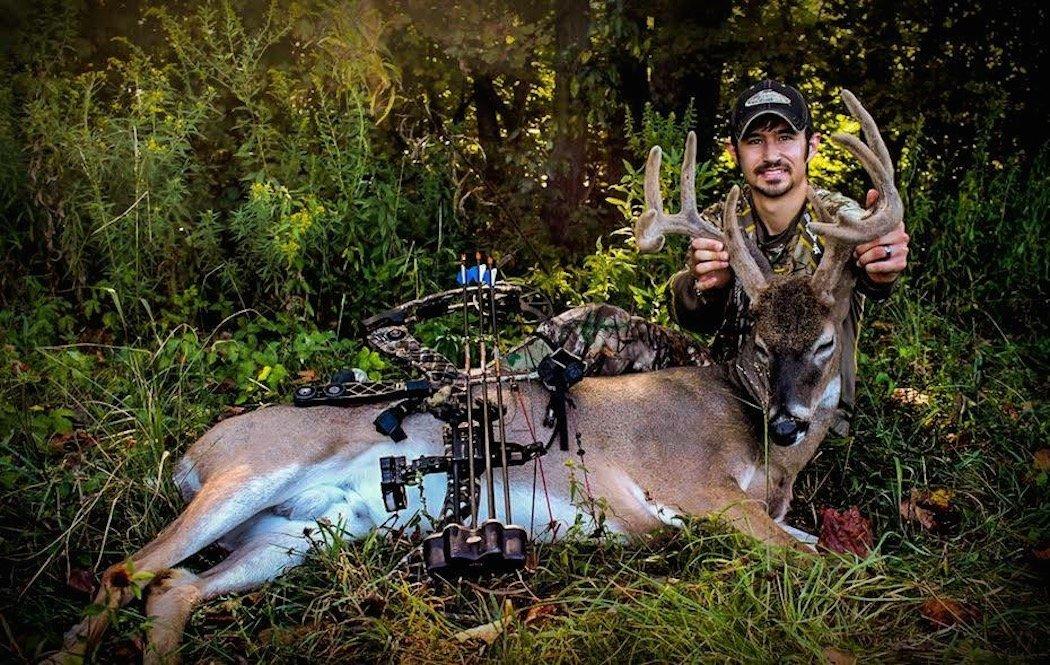 The author with his 2015 Kentucky velvet buck. (Kathryn Honeycutt photo)