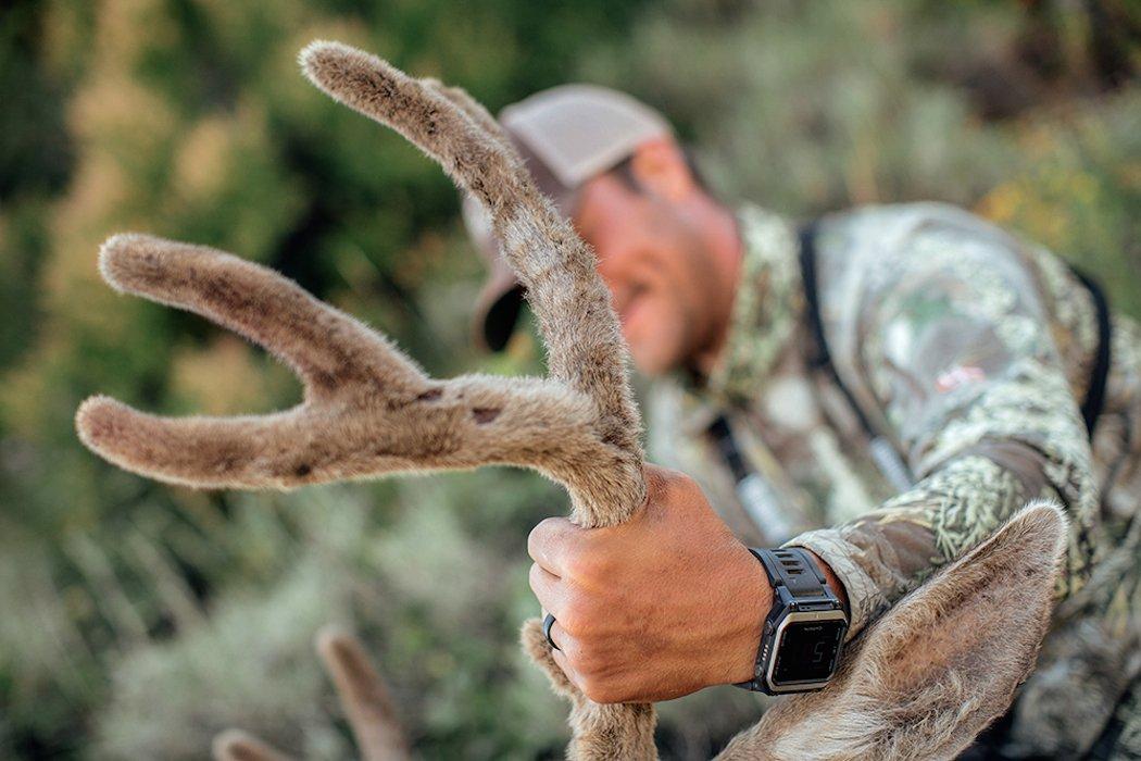 Don't guide the guide (Realtree/Heartland Bowhunter photo)