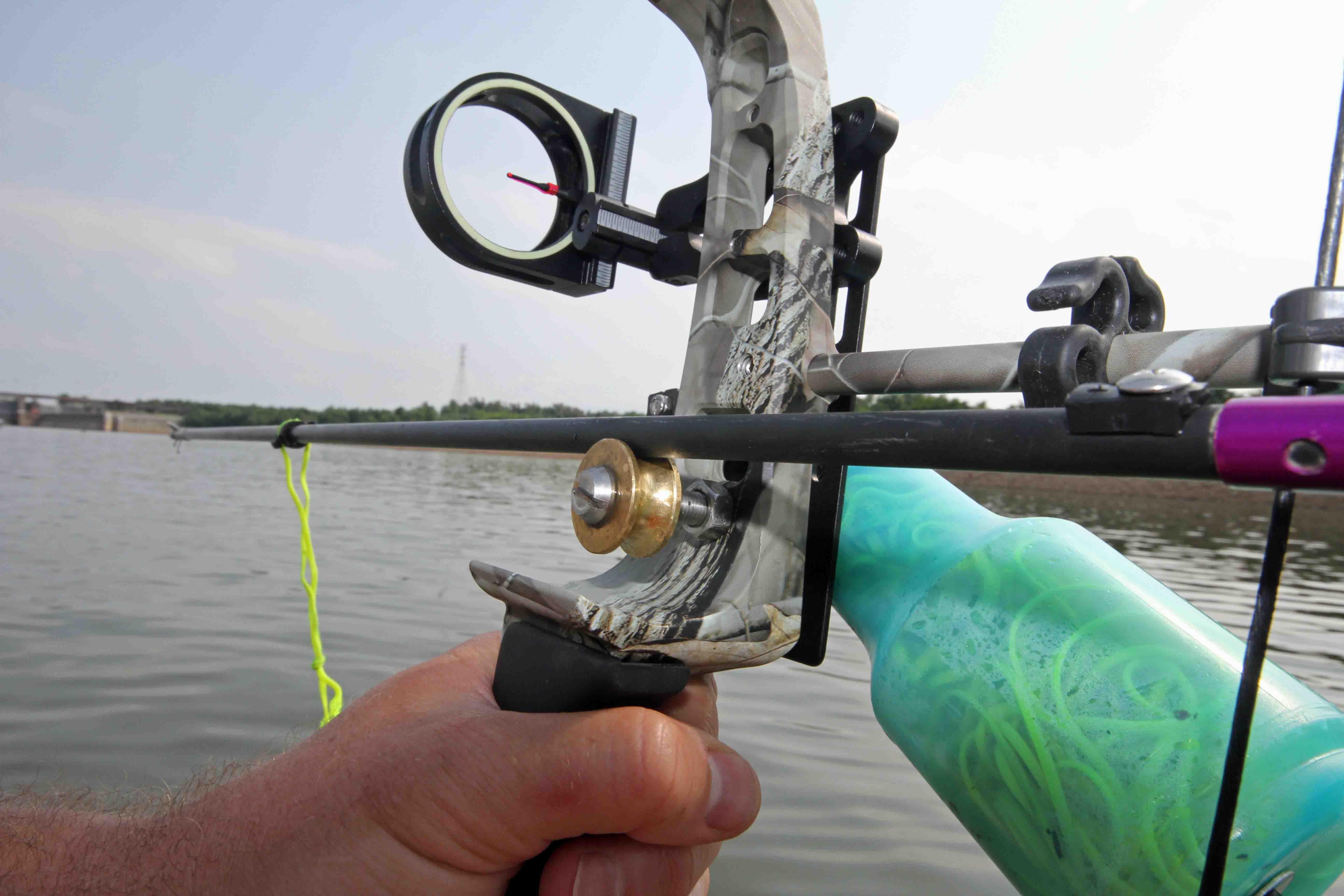 BOWFISHING BOAT and BOW SETUP  Gavin's Bowfishing Rig! 