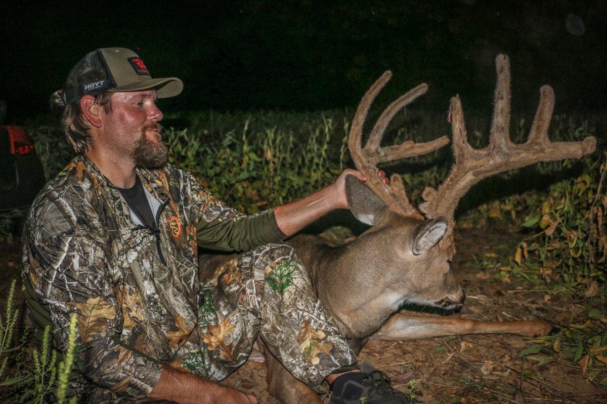 Deer Hunting in Kentucky - Realtree Camo