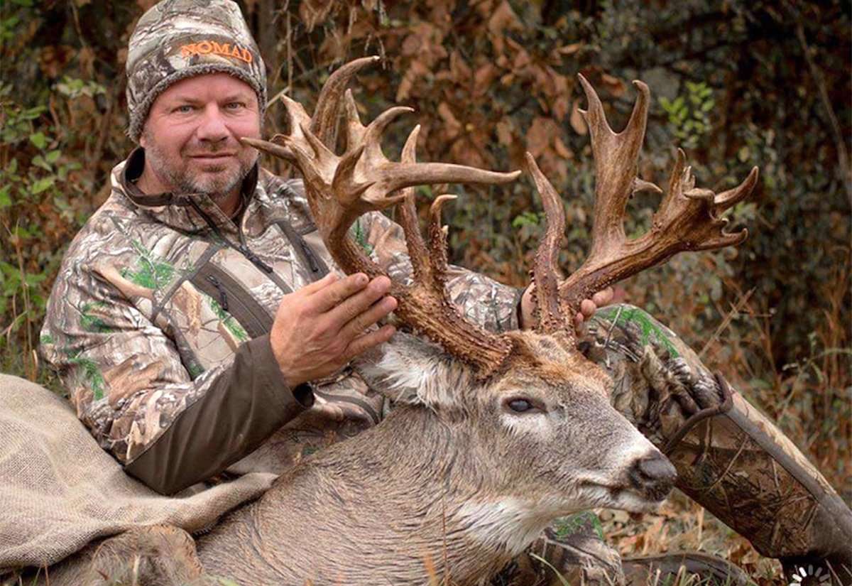 Jimmy Tapp poses with his once-in-a-lifetime dream buck. (Jimmy Tapp photo) Jimmy Tapp poses with his once-in-a-lifetime dream buck. (Jimmy Tapp photo)