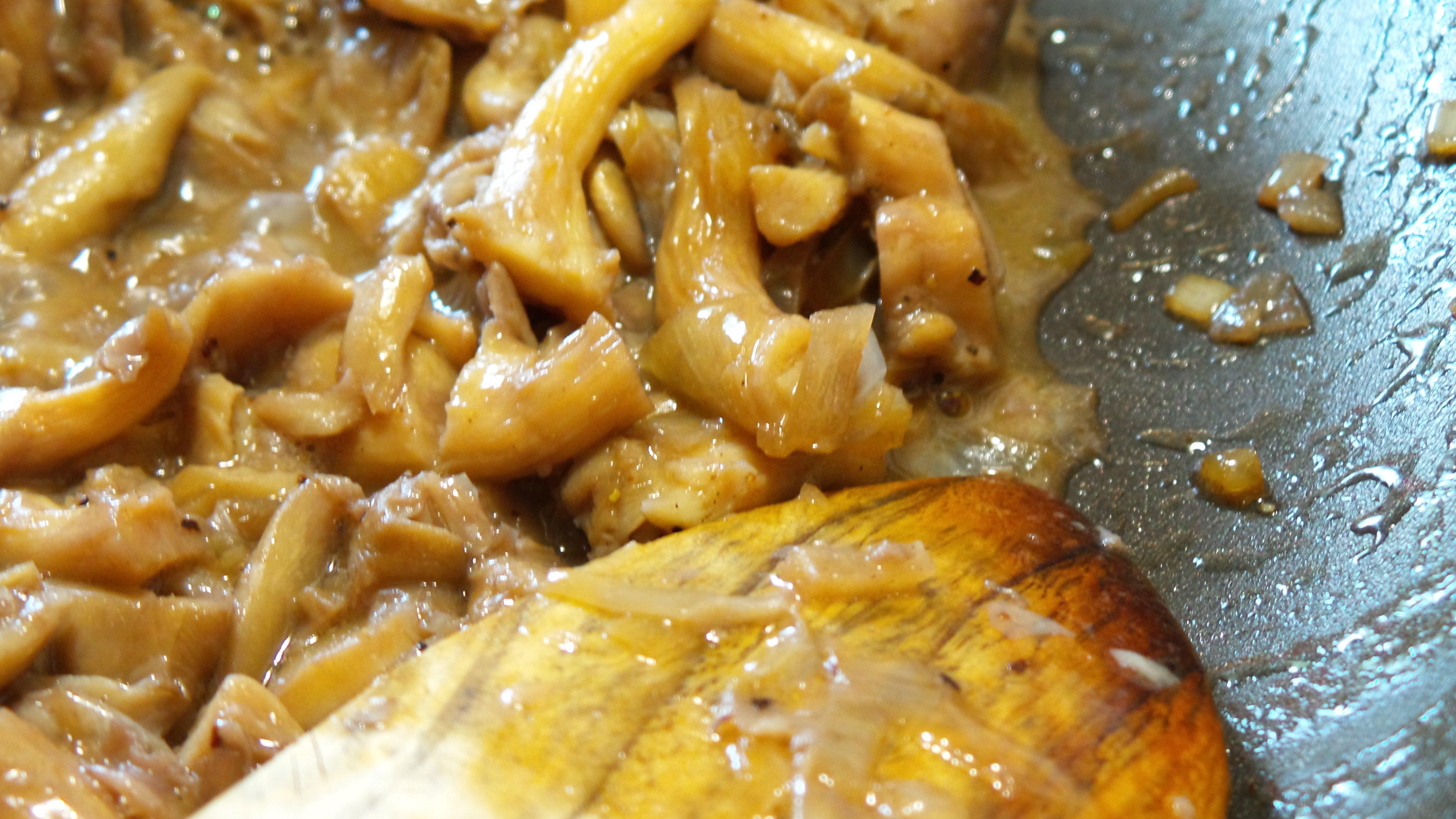 Saute the mushrooms and shallots in butter, then add the wine and reduce.