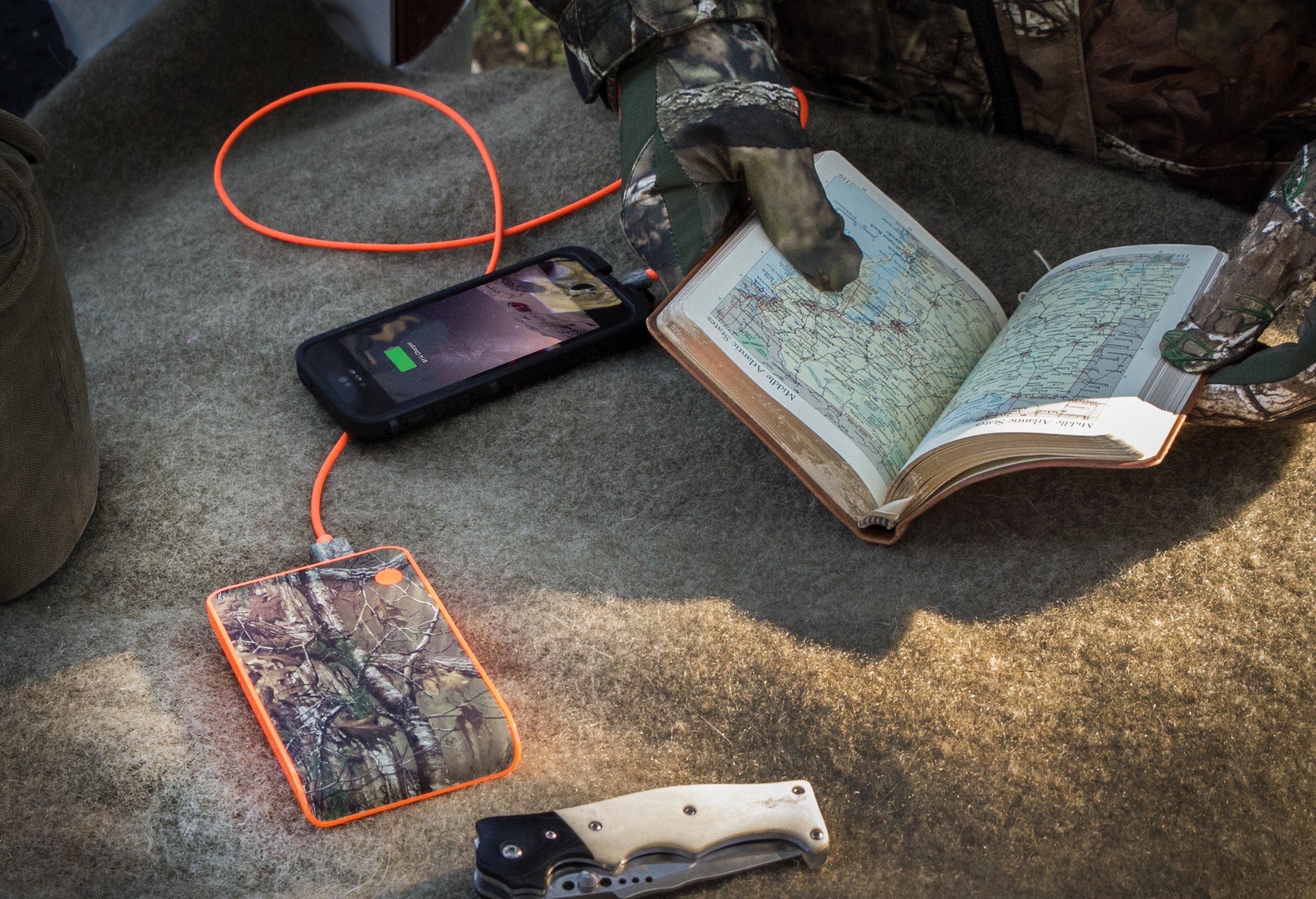 GoBat‚Ñ¢ II Realtree¬Æ Portable Charger and Backup Battery and Charge and Sync Cables