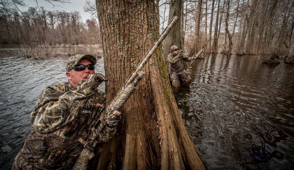 Flying Ducks Unlimited Hunting Fall Season Quack Hunt Duck Long Sleeve  T-Shirt