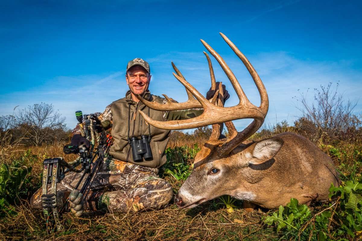 A surprise buck of a lifetime. (Midwest Whitetail photo)