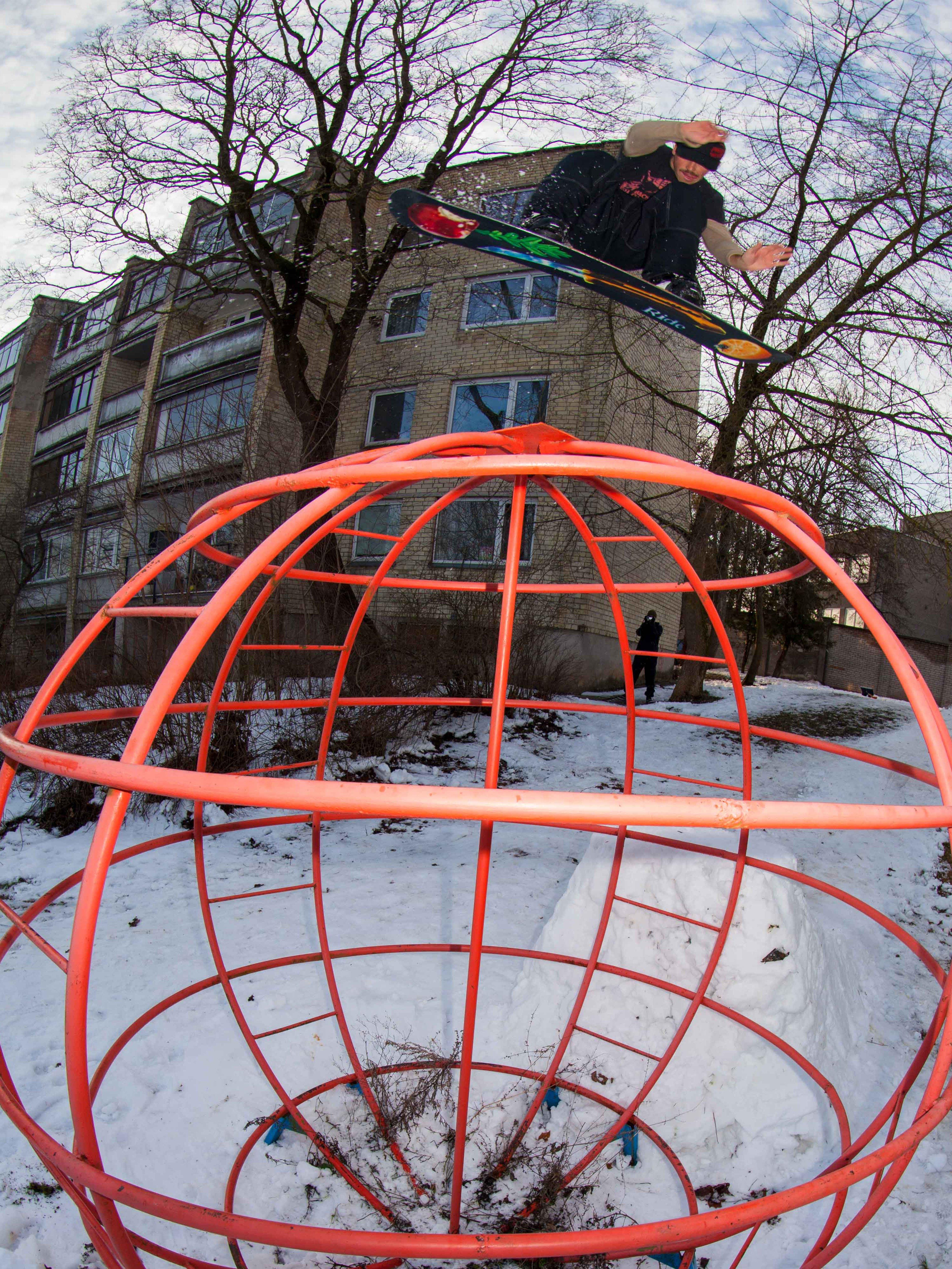 RIDE Burnout Snowboard 2025 | RIDE Snowboards