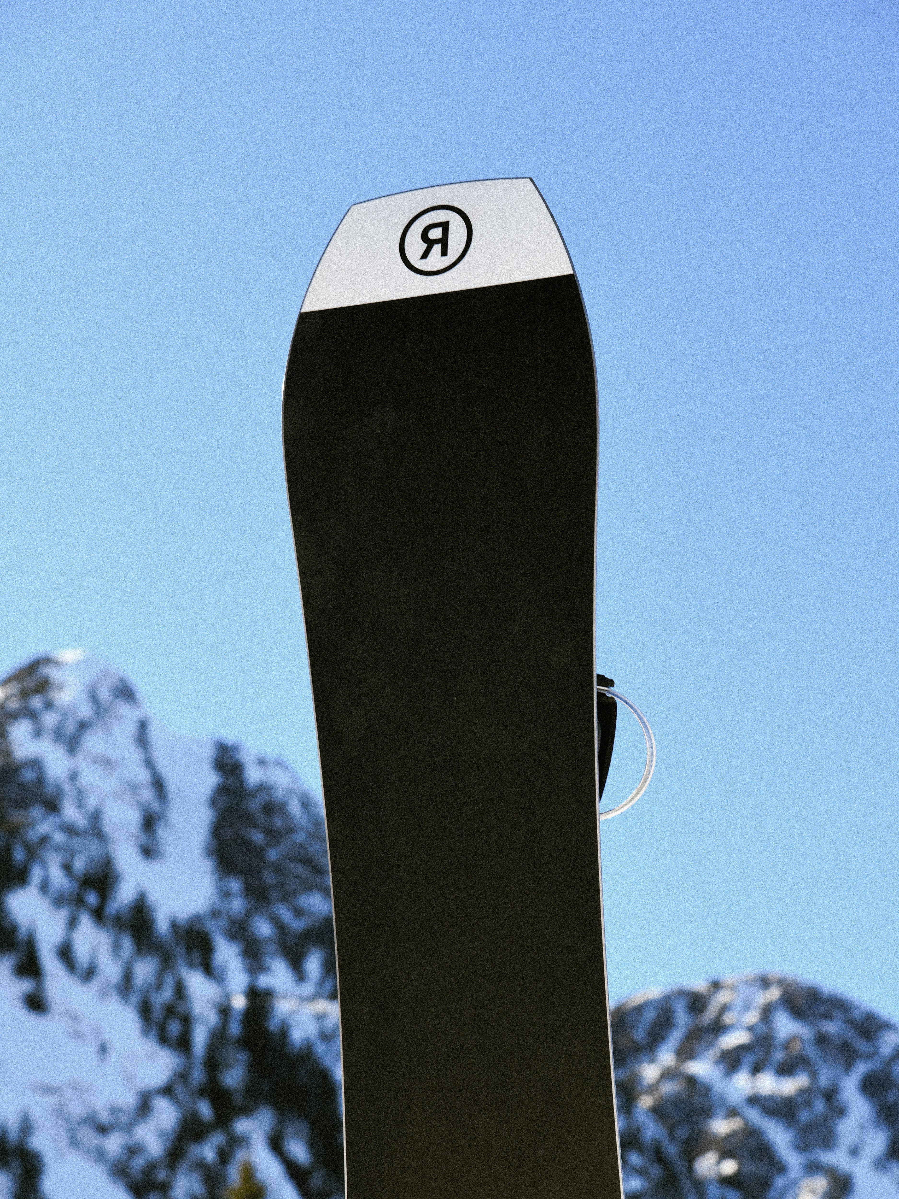 RIDE SUPERPIGスノーボード SMALL ブラック RIDE SUPERPIG Snowboard 2027 | RIDE Snowboards