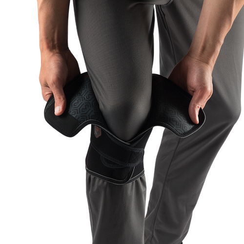 McDavid Versatile Knee Wrap w/ Stays - Primary Image