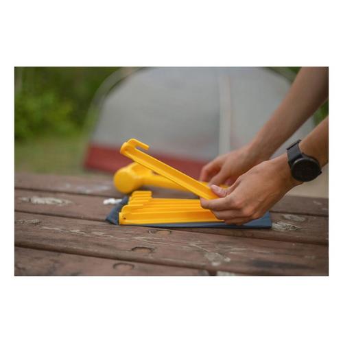 Coghlans 9in Tent Pegs (6 Pack) - Primary Image