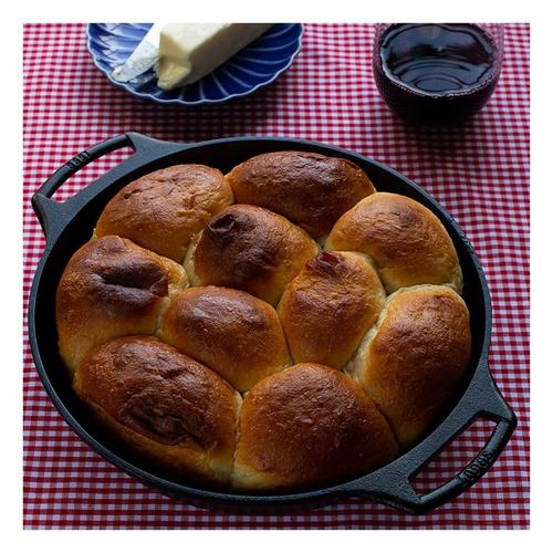 Lodge 10.25 Inch Seasoned Cast Iron Baker's Skillet - Primary Image