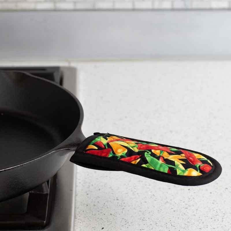 Lodge Patterned Handle Holders - Lodge Manufacturing Co