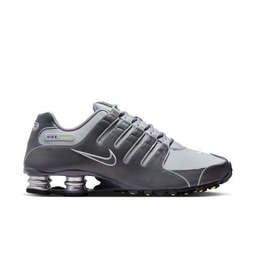 Men's Nike Shox NZ Sneakers - Primary Image