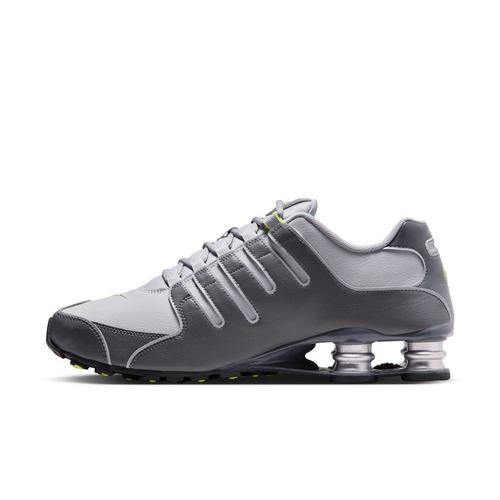 Men's Nike Shox NZ Sneakers - Primary Image