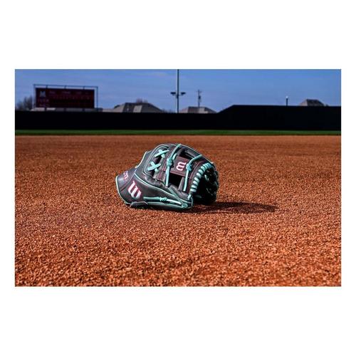 2025 Wilson Summer A2000 1975 11.75" Infield Baseball Glove - Primary Image