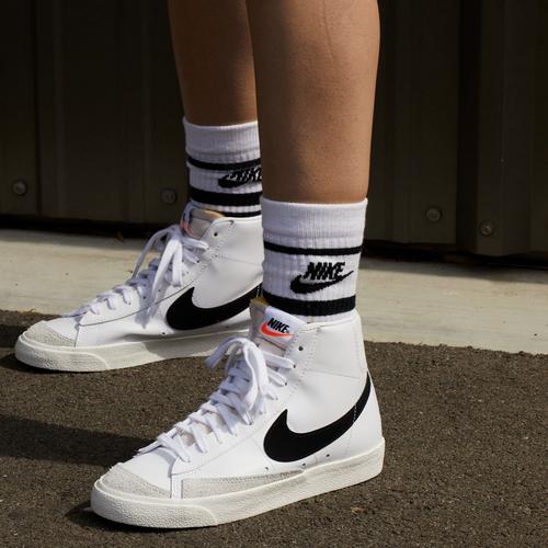 Women's Nike Blazer Mid '77 Sneakers - Primary Image