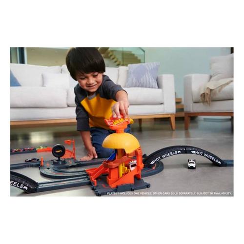 Hot Wheels Let's Race Netflix - City Burger Drive-Thru Playset, With 1 Toy Car - Primary Image