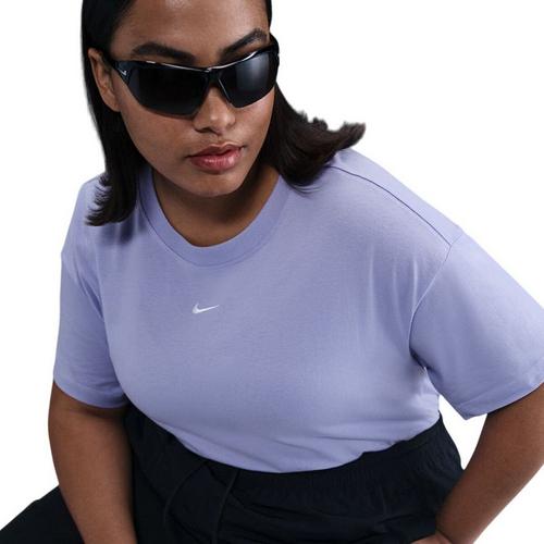 Women's Nike Plus Size Sportswear Essential T-Shirt - Primary Image