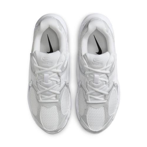 Women's Nike V5 RNR Sneakers - Primary Image