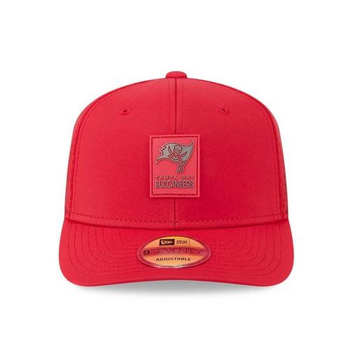 New Era Tampa Bay Buccaneers 2025 Sideline 9Seventy Stretch Fit Hat - Primary Image